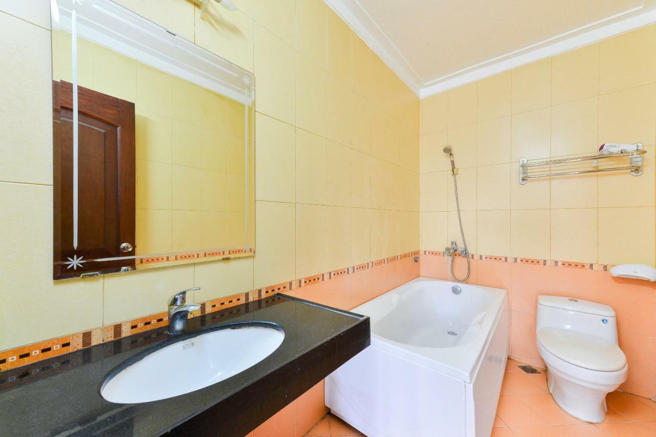 Oyo 216 Alisa Hotel Hanoi Exterior photo